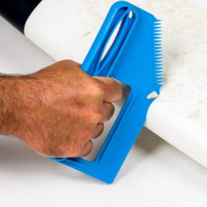 Peine Surflogic Wax & Fin Tool (varios colores)