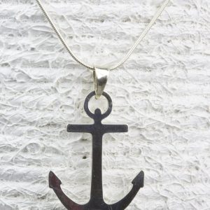 Colgante ancla de plata con cadena